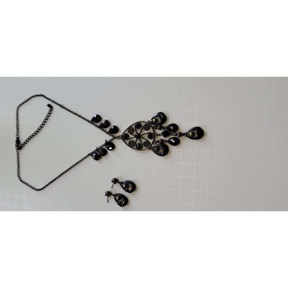 Avon vintage Necklace and earrings set